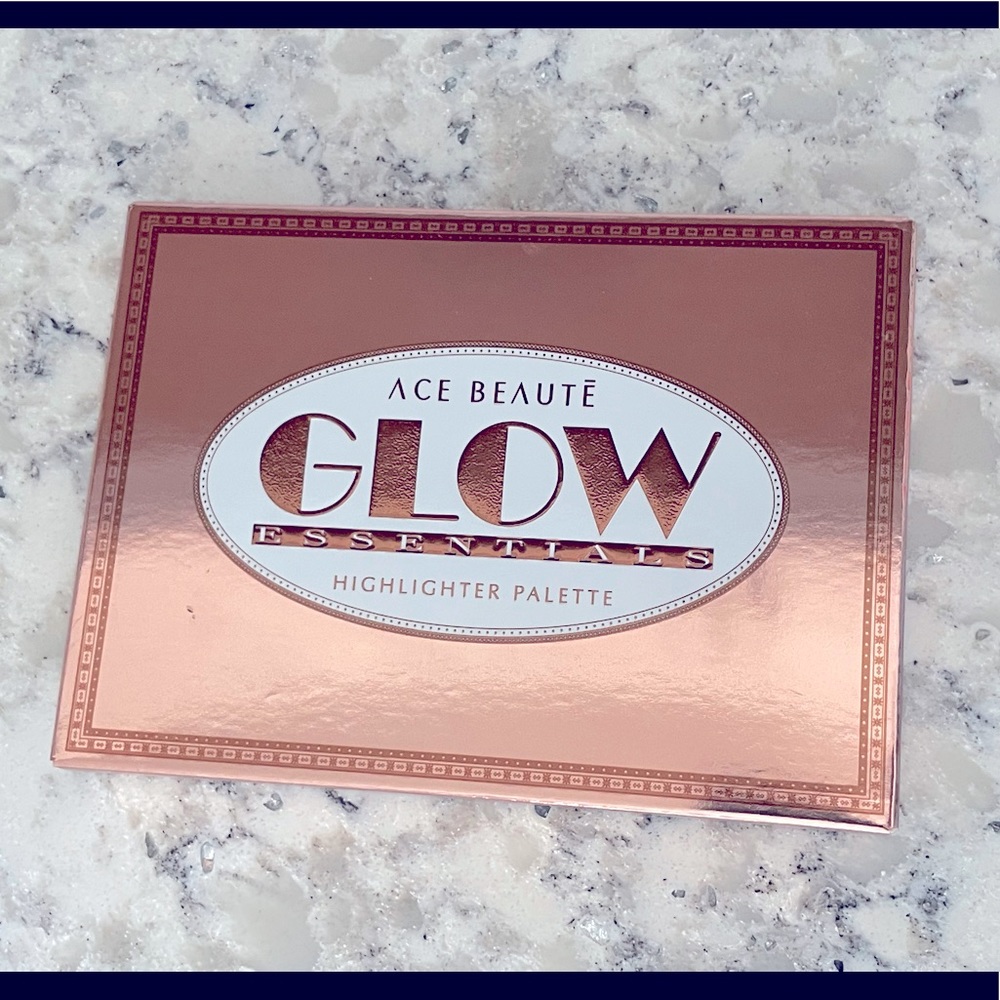 GLOW ESSENTIALS HIGHLIGHTER PALETTE